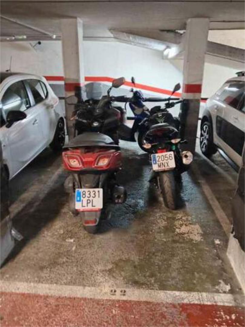 Garaje de alquiler en Llatí Parking de Garaje de alquiler en Santa Coloma de Gramenet