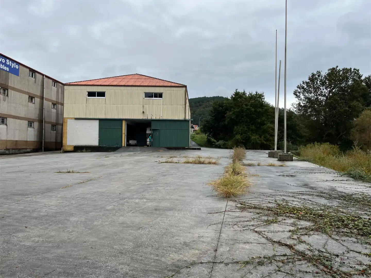 Außenansicht von Fabrikhallen zur Miete in Vilaboa