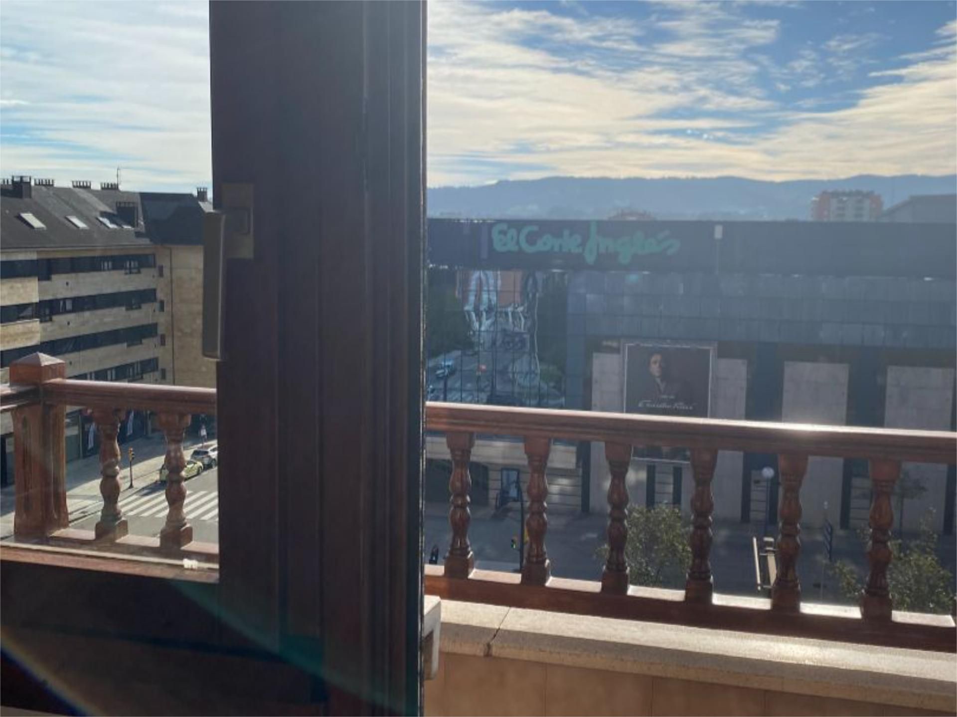 Vista exterior de Pis en venda en Gijón  amb Terrassa i Balcó