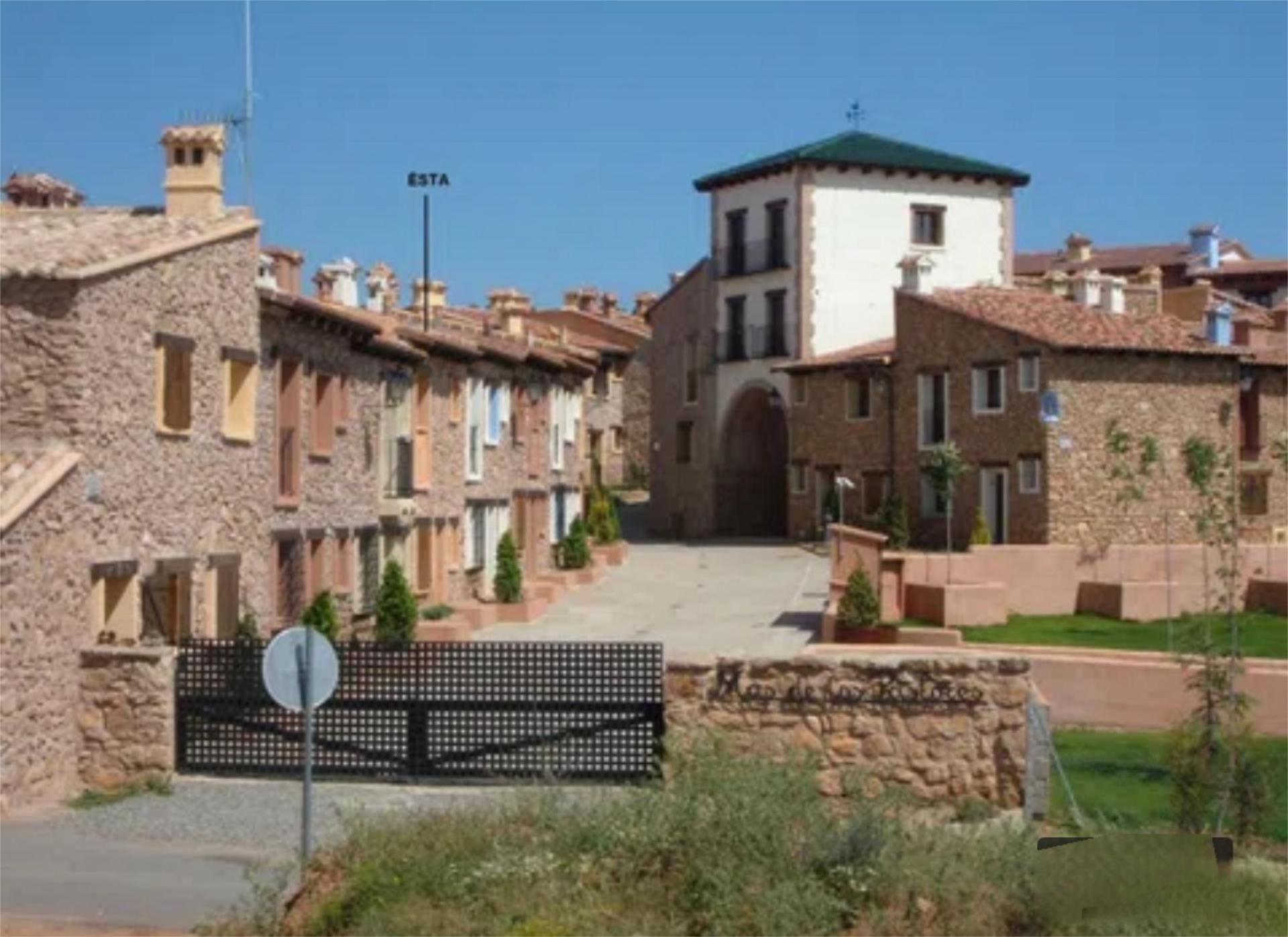 Vista exterior de Casa adosada en venda en San Agustín amb Calefacció, Jardí privat i Parquet