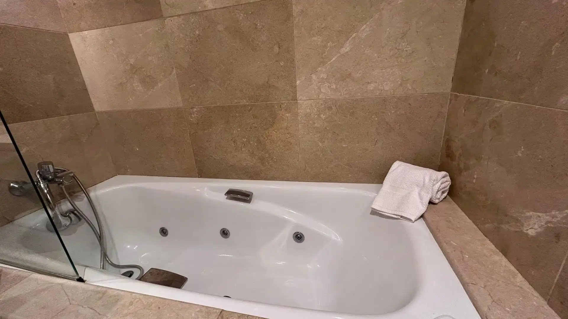 Bathroom of Flat for sale in Manilva  with Air Conditioner, Heating and Private garden