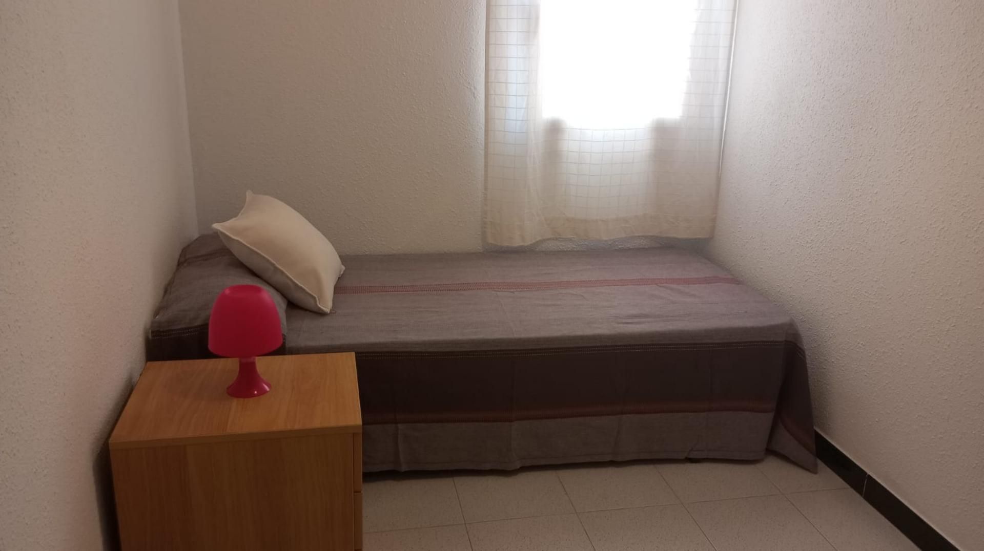 Dormitori de Pis per a compartir en Cerdanyola del Vallès amb Aire condicionat, Calefacció i Moblat