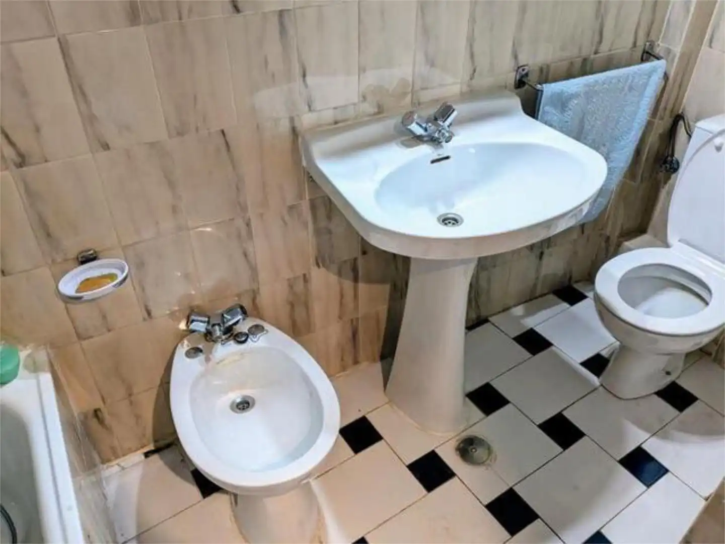 Piso en venta en Oropesa Baño de Piso en venta en Oropesa con Terraza, Trastero y Amueblado