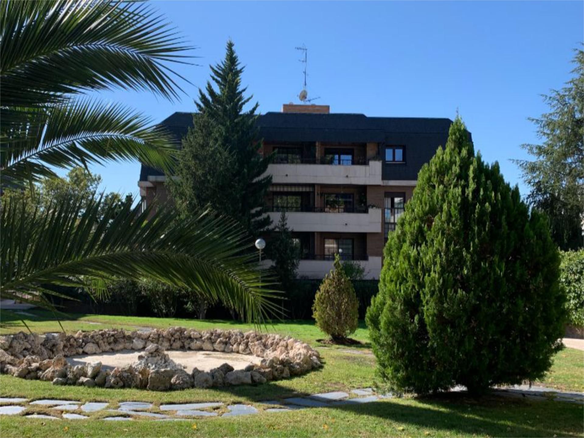 Piso en venta en Golf - El Carralero Vista exterior de Piso en venta en Majadahonda con Aire acondicionado, Calefacción y Parquet