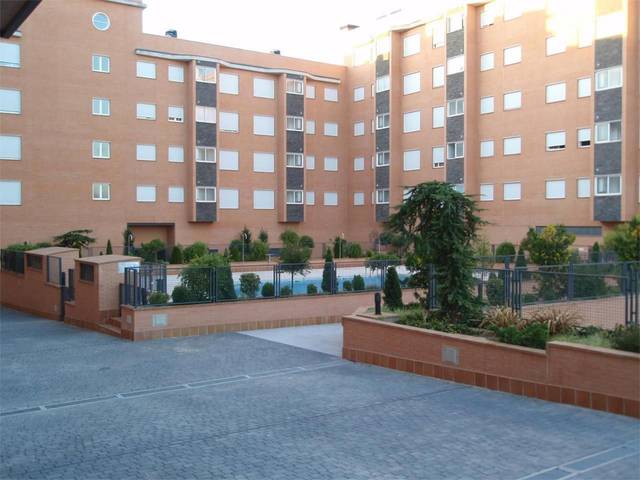 Piso en Alquiler en Calle Vicente Gaos, 3 en Ciudad 70