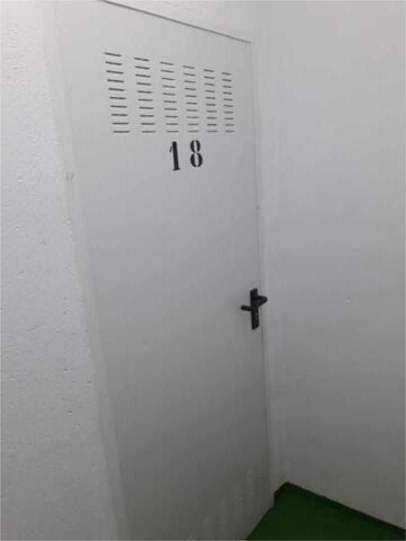 Bathroom of Box room to rent in Isla Cristina