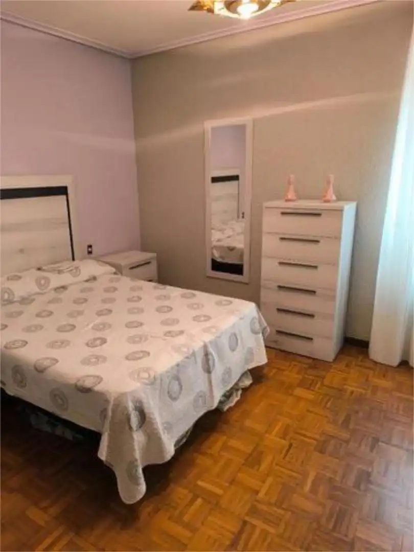 Flat for sale in San Millán - Ayuntamiento Bedroom of Flat for sale in Logroño with Furnished