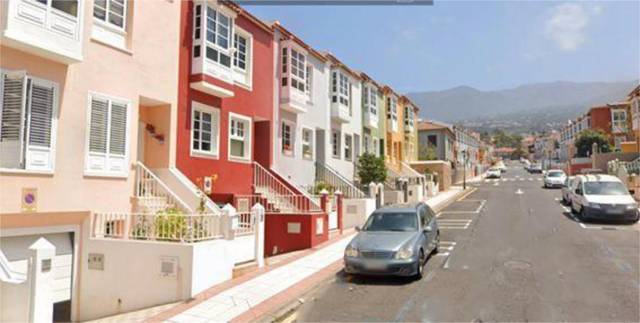 Casa-chalet en Venta en Centro