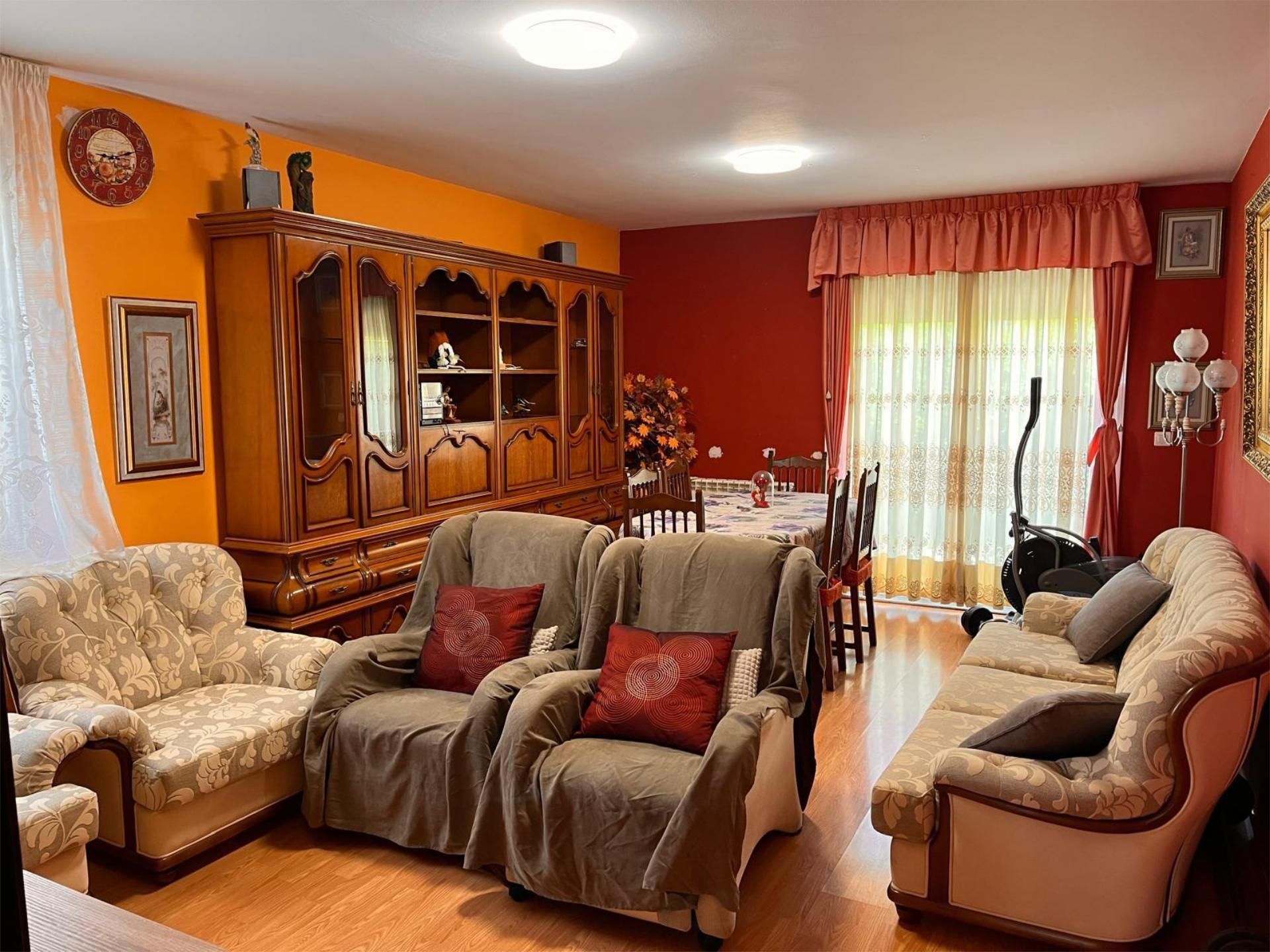 Casa o xalet de lloguer a Calle San Juan, 8, Cuatro Vientos Sala d'estar de Casa o xalet de lloguer en Ponferrada amb Calefacció, Jardí privat i Parquet
