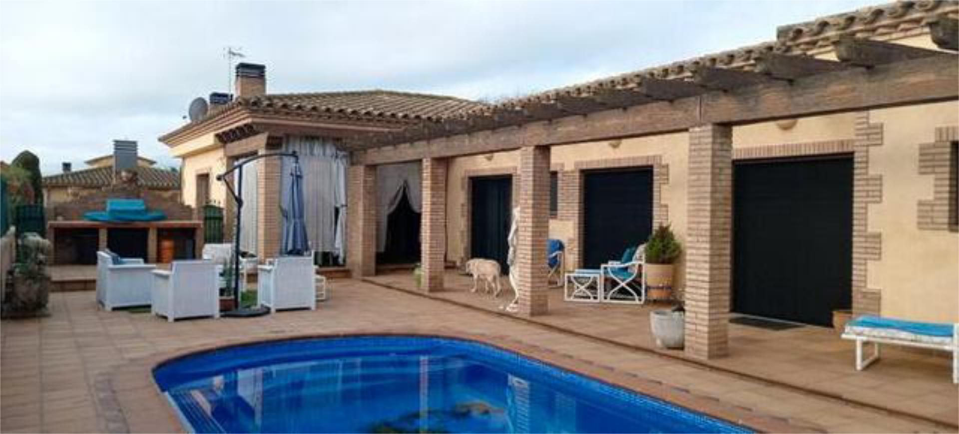 Casa adosada en venda a Torroella de Fluvià
