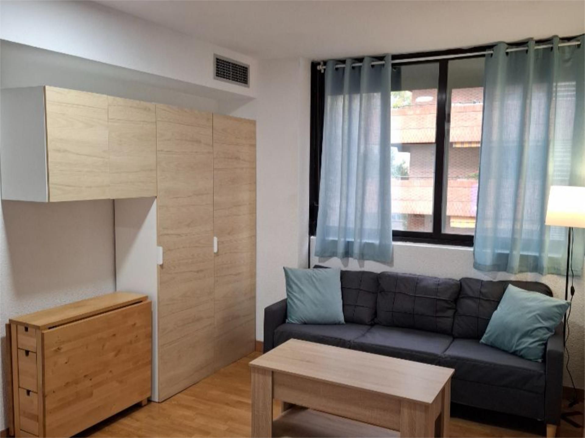 Bedroom of Flat to rent in  Madrid Capital  with Air Conditioner, Heating and Parquet flooring