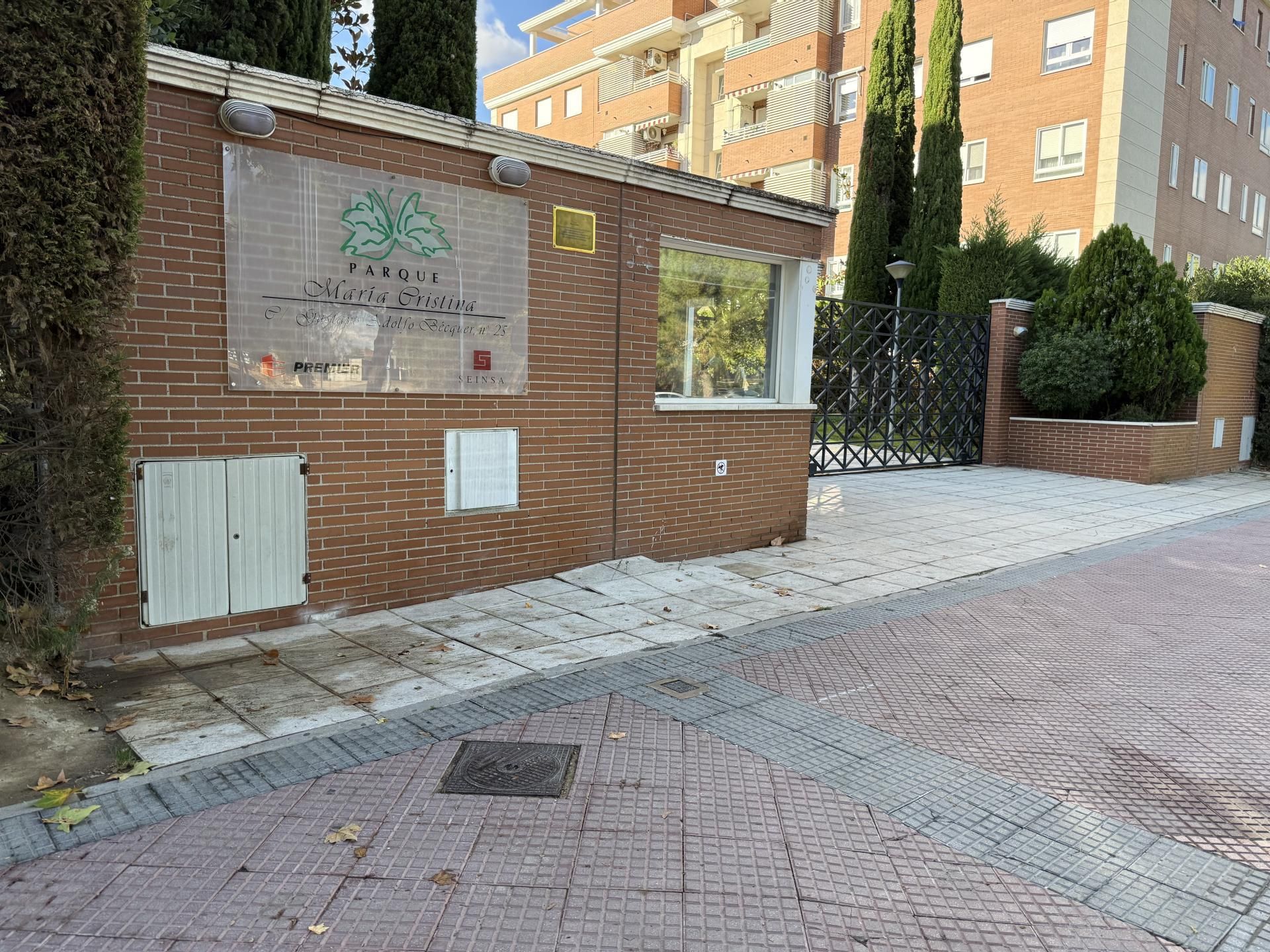 Pis de lloguer a Avenida Gustavo Adolfo Bécquer, 27, Espartales Vista exterior de Pis de lloguer en Alcalá de Henares amb Aire condicionat, Calefacció i Jardí privat