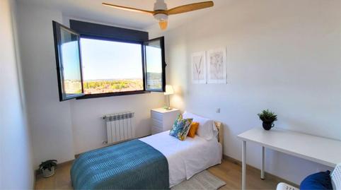 Photo 2 of Flat to share in Calle las Trece Rosas, 5, Urbanizaciones, Madrid