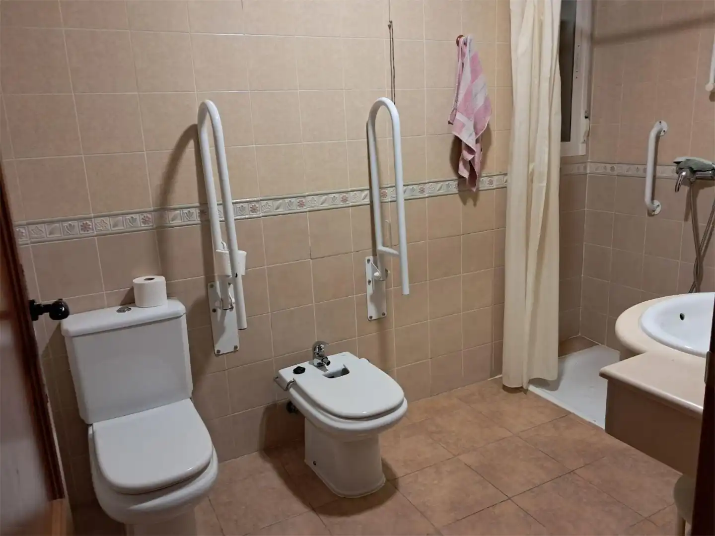 Badezimmer von Erdgeschoss zum Verkauf in Coria