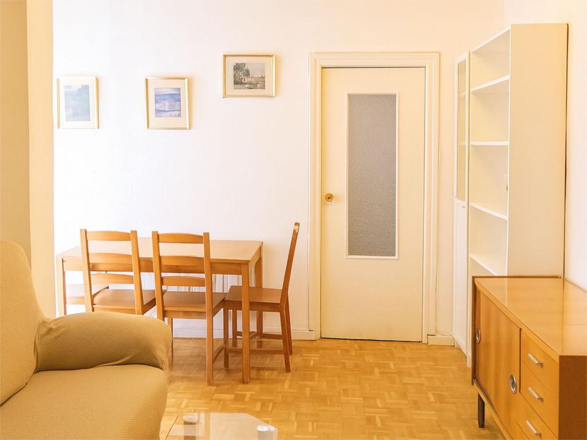 Dining room of Flat to rent in  Madrid Capital  with Heating, Parquet flooring and Furnished