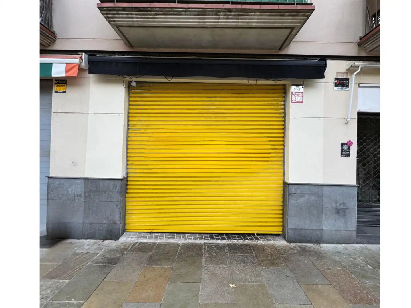 Vista exterior de Local en traspaso en Sant Cugat del Vallès con Aire acondicionado, Calefacción y Amueblado