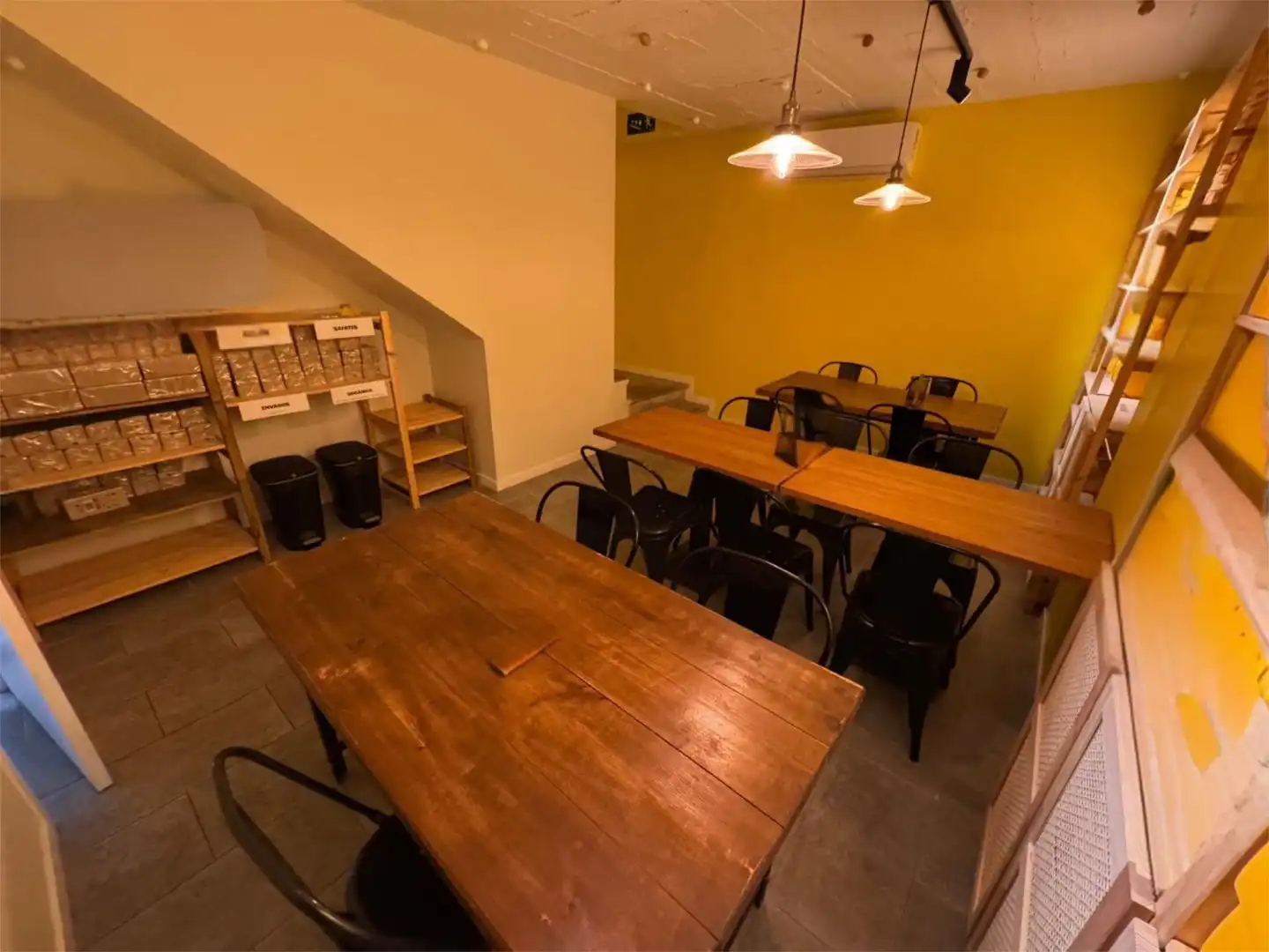 Comedor de Local en traspaso en Sant Cugat del Vallès con Aire acondicionado, Calefacción y Amueblado