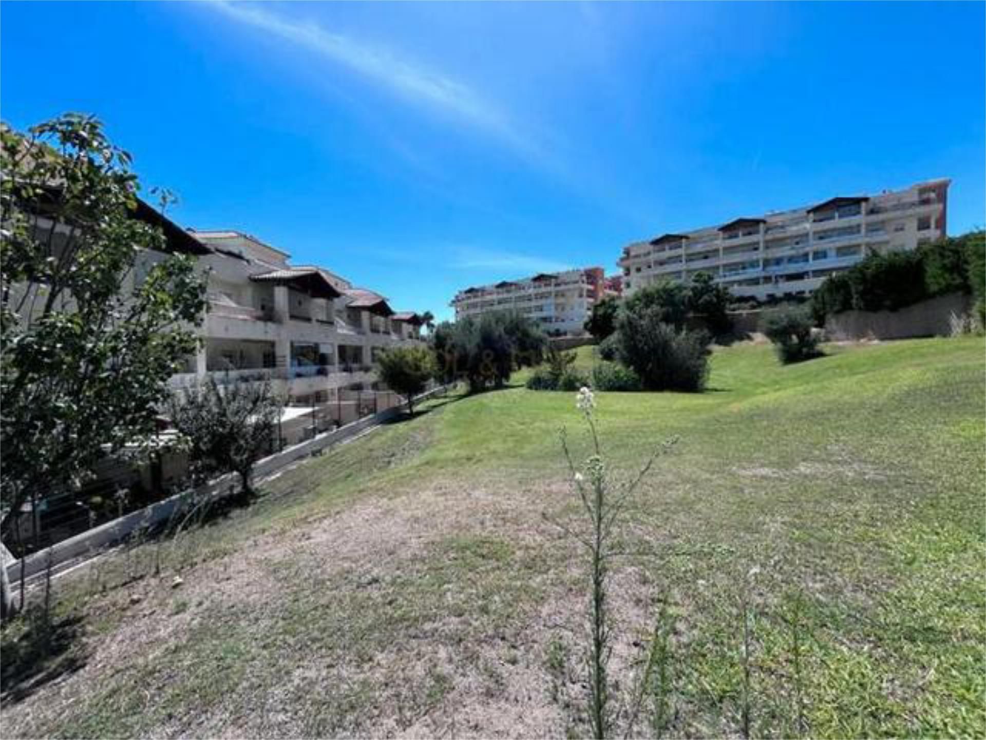 Piso en venta en Benalmádena con Calefacción, Jardín privado y Terraza