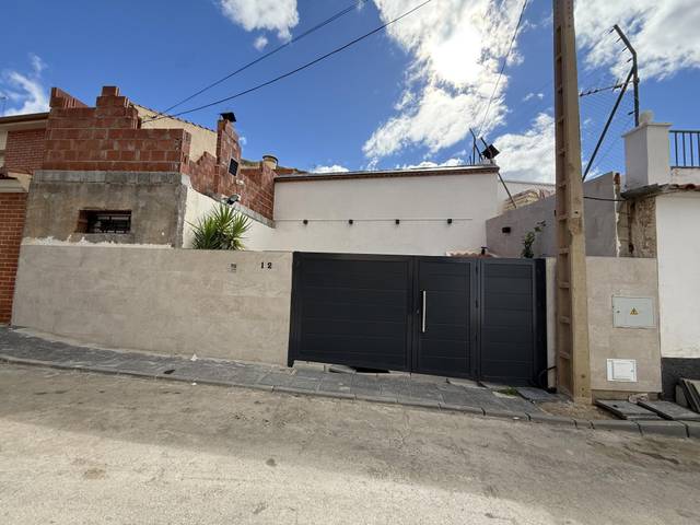 Casa adosada en Alquiler en A-325, 293 en Benalúa