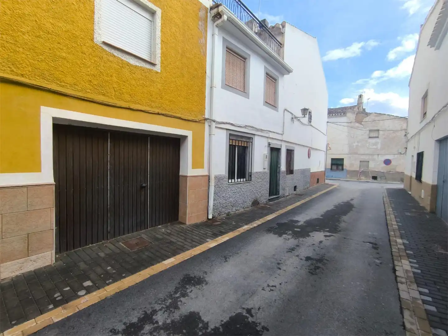 Casa adosada en venda a A-326, 19, Huéscar Vista exterior de Casa adosada en venda en Huéscar amb Aire condicionat, Jardí privat i Terrassa