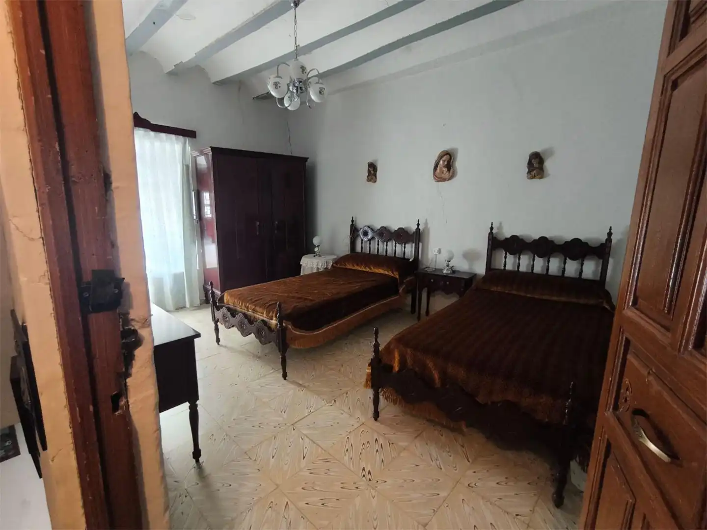 Casa adosada en venda a A-326, 19, Huéscar Dormitori de Casa adosada en venda en Huéscar amb Aire condicionat, Jardí privat i Terrassa