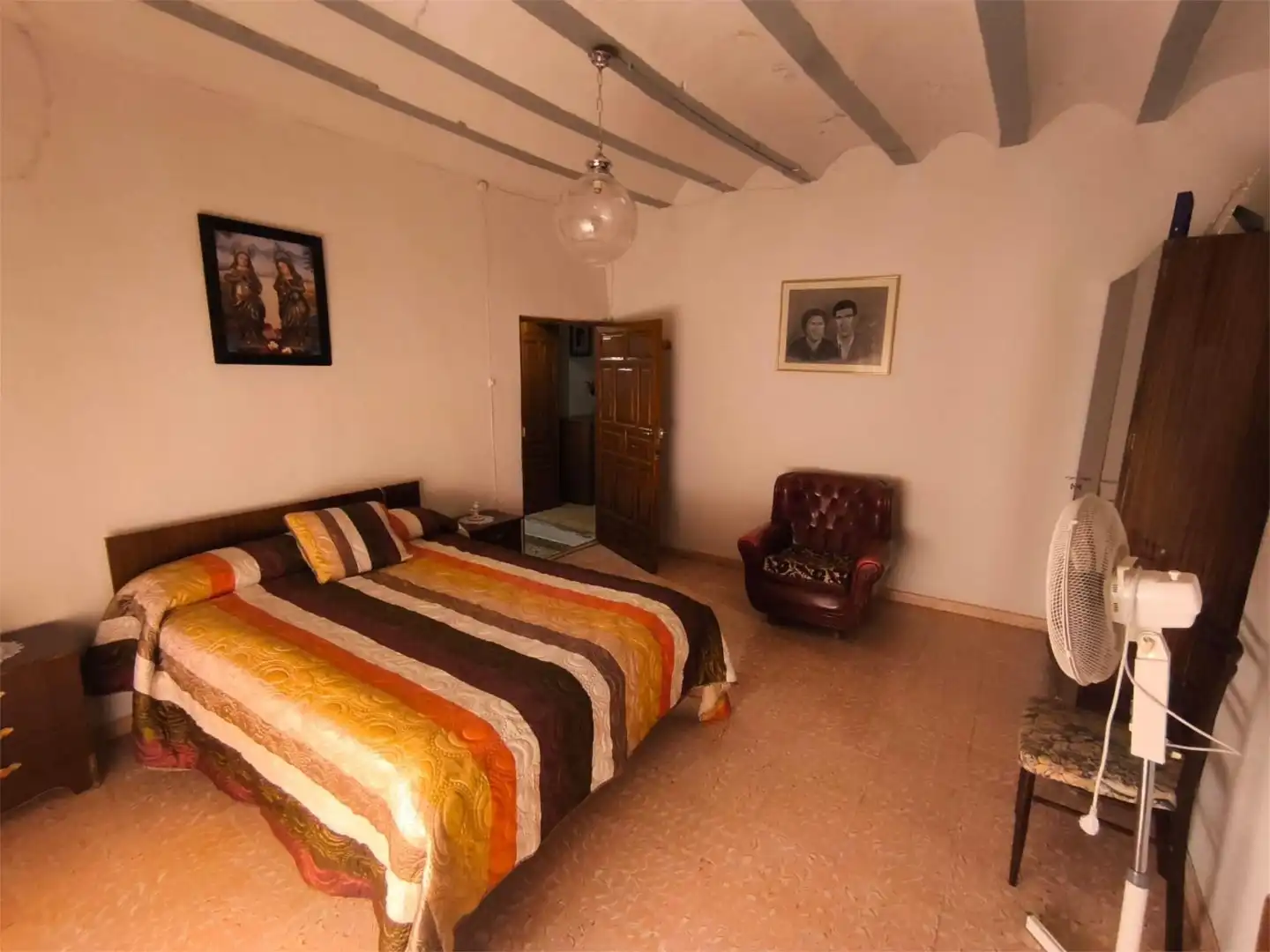 Casa adosada en venda a A-326, 19, Huéscar Dormitori de Casa adosada en venda en Huéscar amb Aire condicionat, Jardí privat i Terrassa
