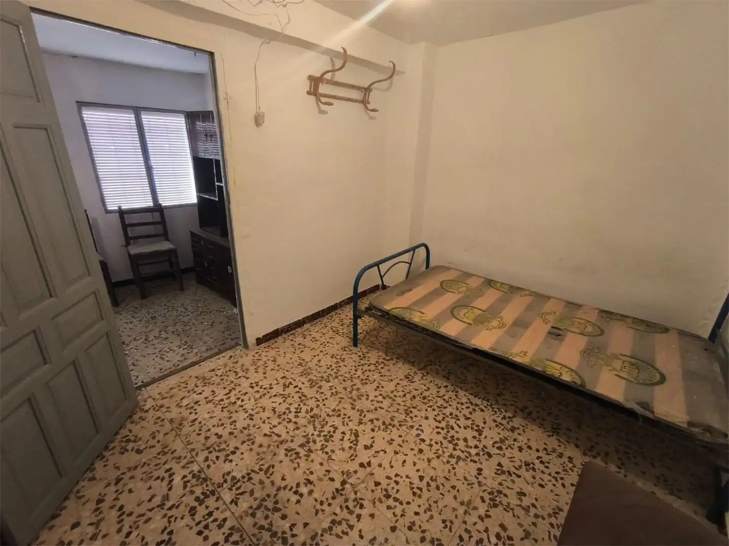 Casa adosada en venda a A-326, 19, Huéscar Dormitori de Casa adosada en venda en Huéscar amb Aire condicionat, Jardí privat i Terrassa