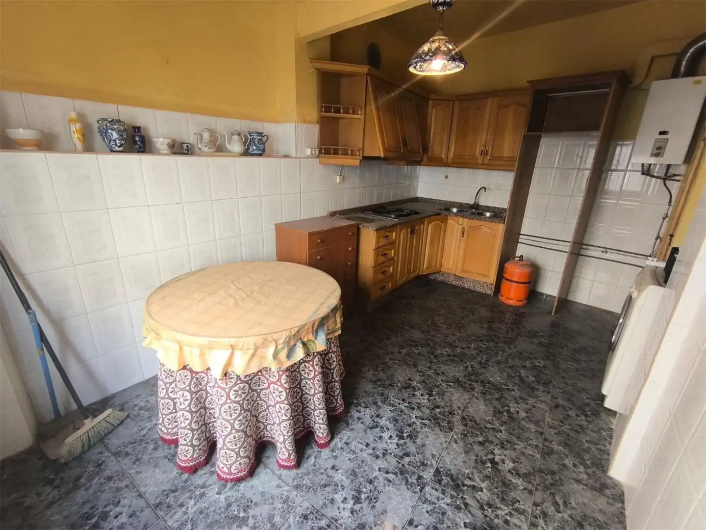 Casa adosada en venda a A-326, 19, Huéscar Cuina de Casa adosada en venda en Huéscar amb Aire condicionat, Jardí privat i Terrassa