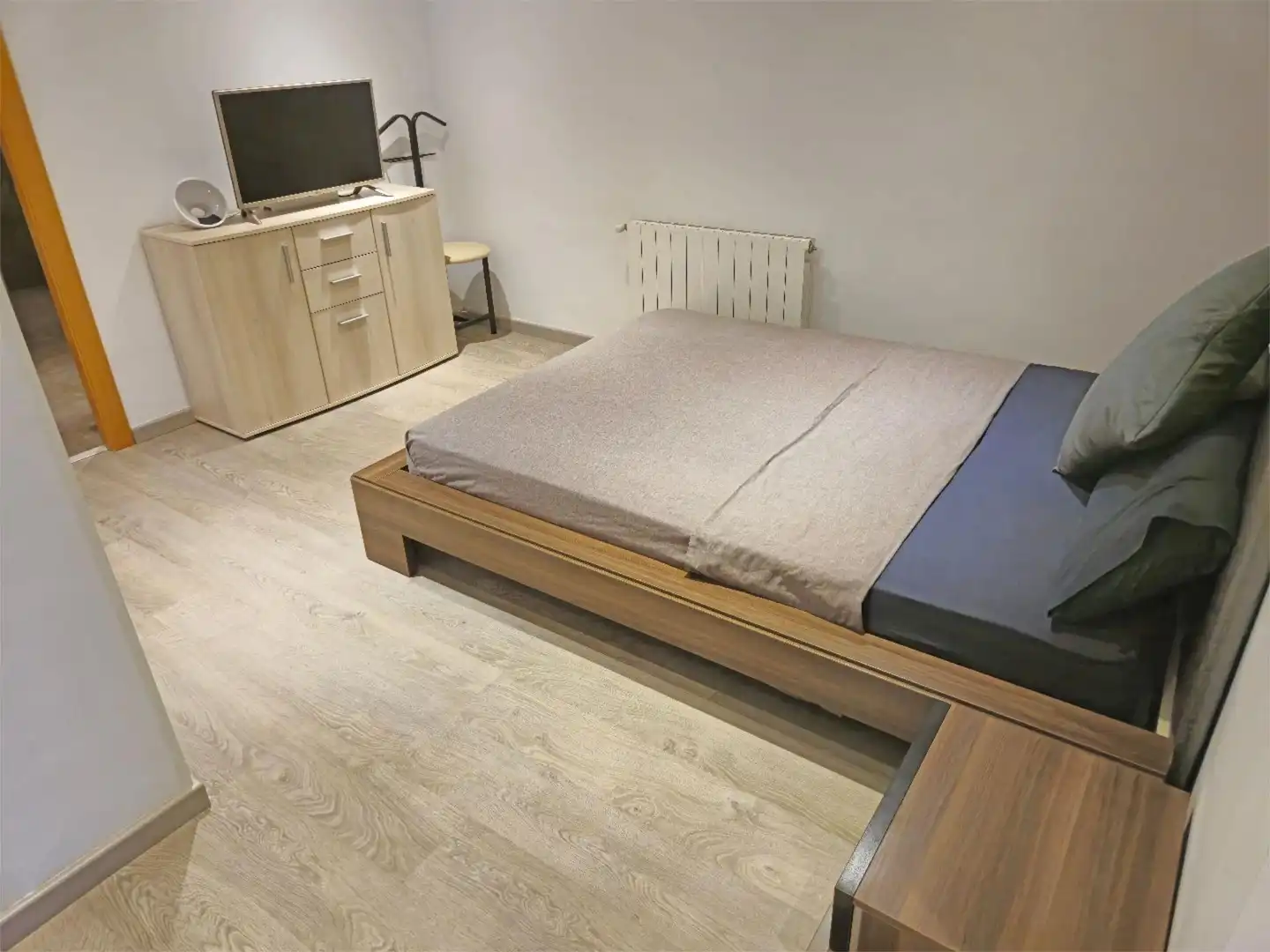 Maisonette zum Verkauf in Carrer de Montserrat, 13, Sant Crist Schlafzimmer von Maisonette zum Verkauf in Badalona mit Klimaanlage