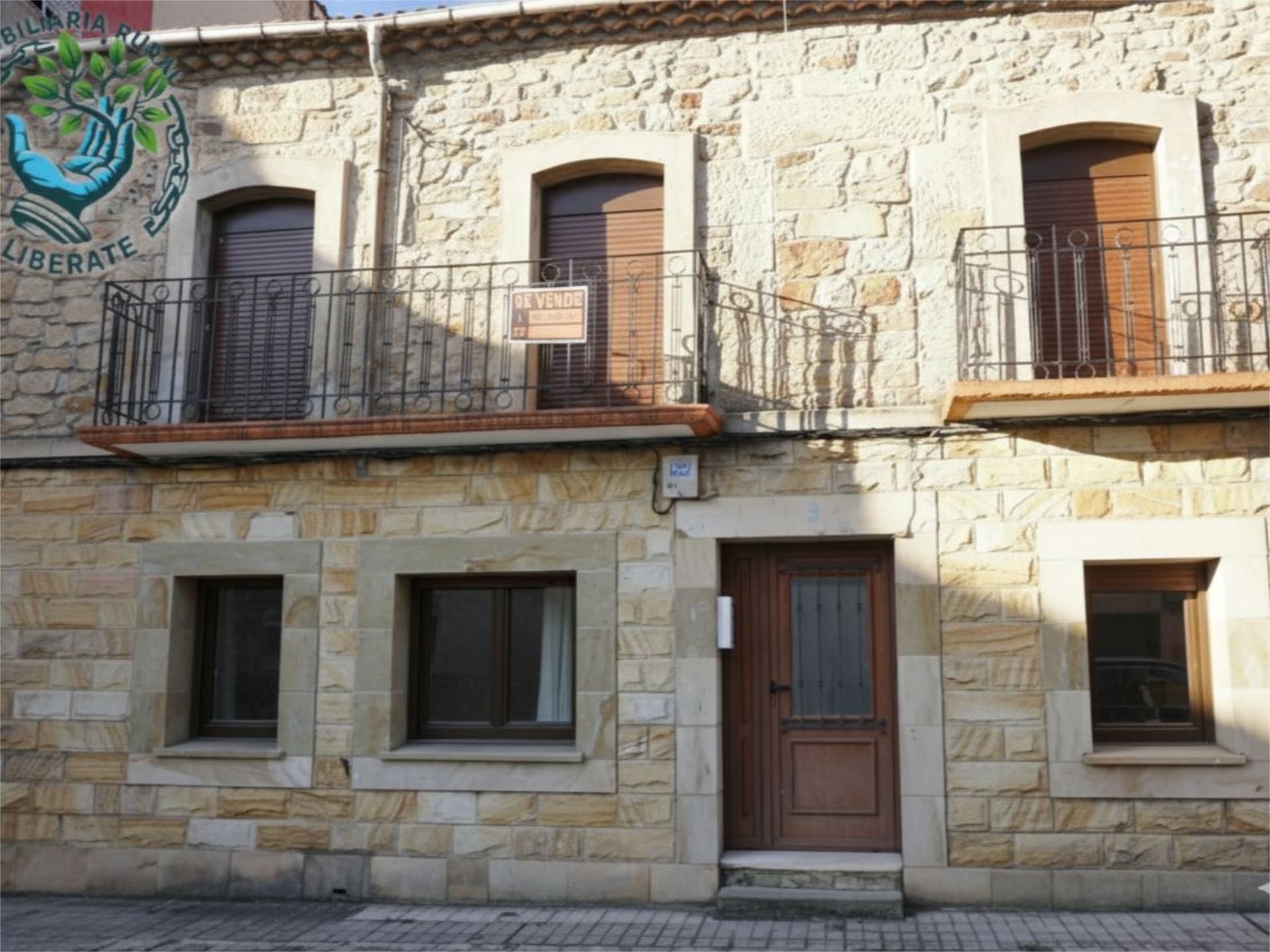Vista exterior de Casa adosada en venda en Duruelo de la Sierra amb Traster