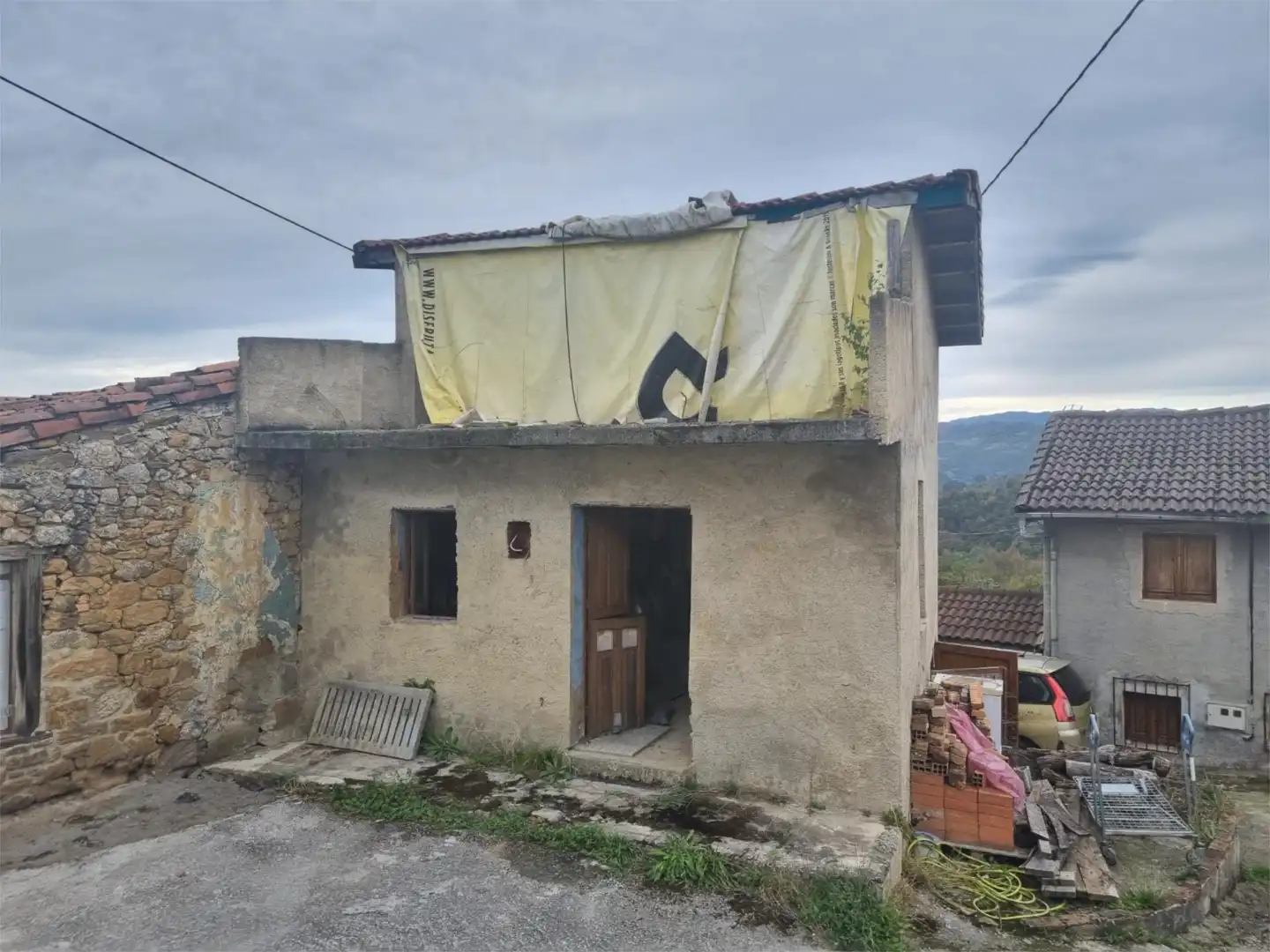 Vista exterior de Casa adosada en venda en Langreo amb Jardí privat i Balcó