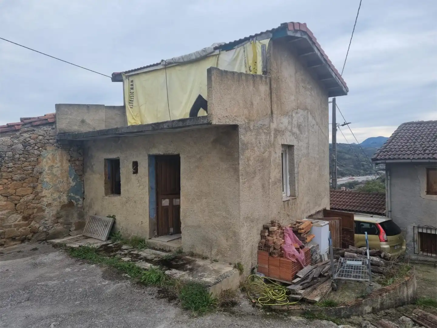 Vista exterior de Casa adosada en venda en Langreo amb Jardí privat i Balcó