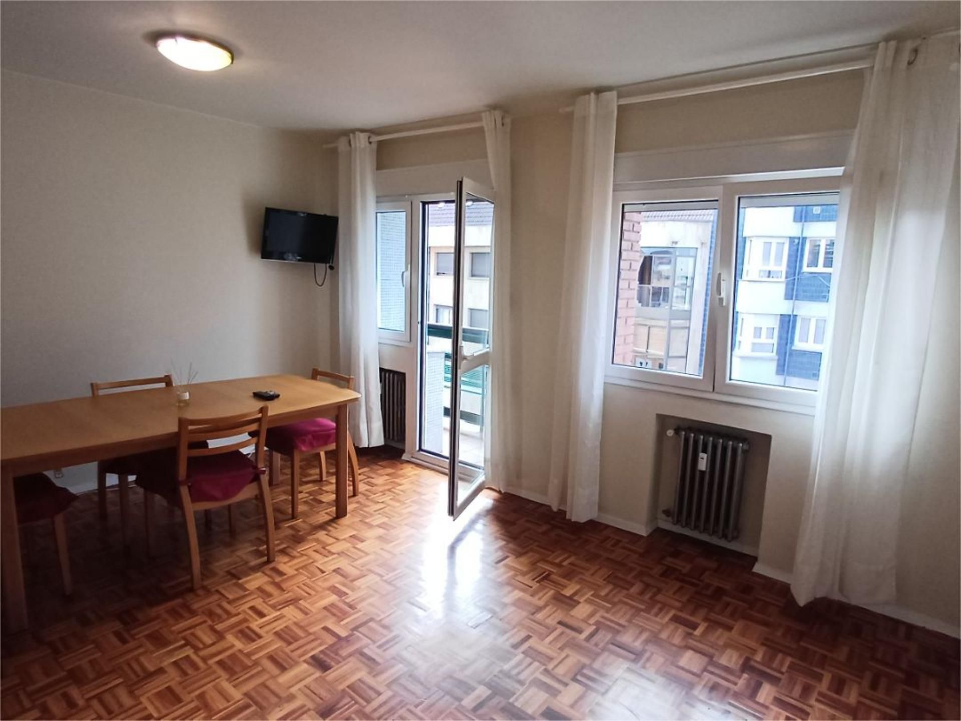 Bedroom of Flat to rent in Gijón   with Heating, Parquet flooring and Balcony