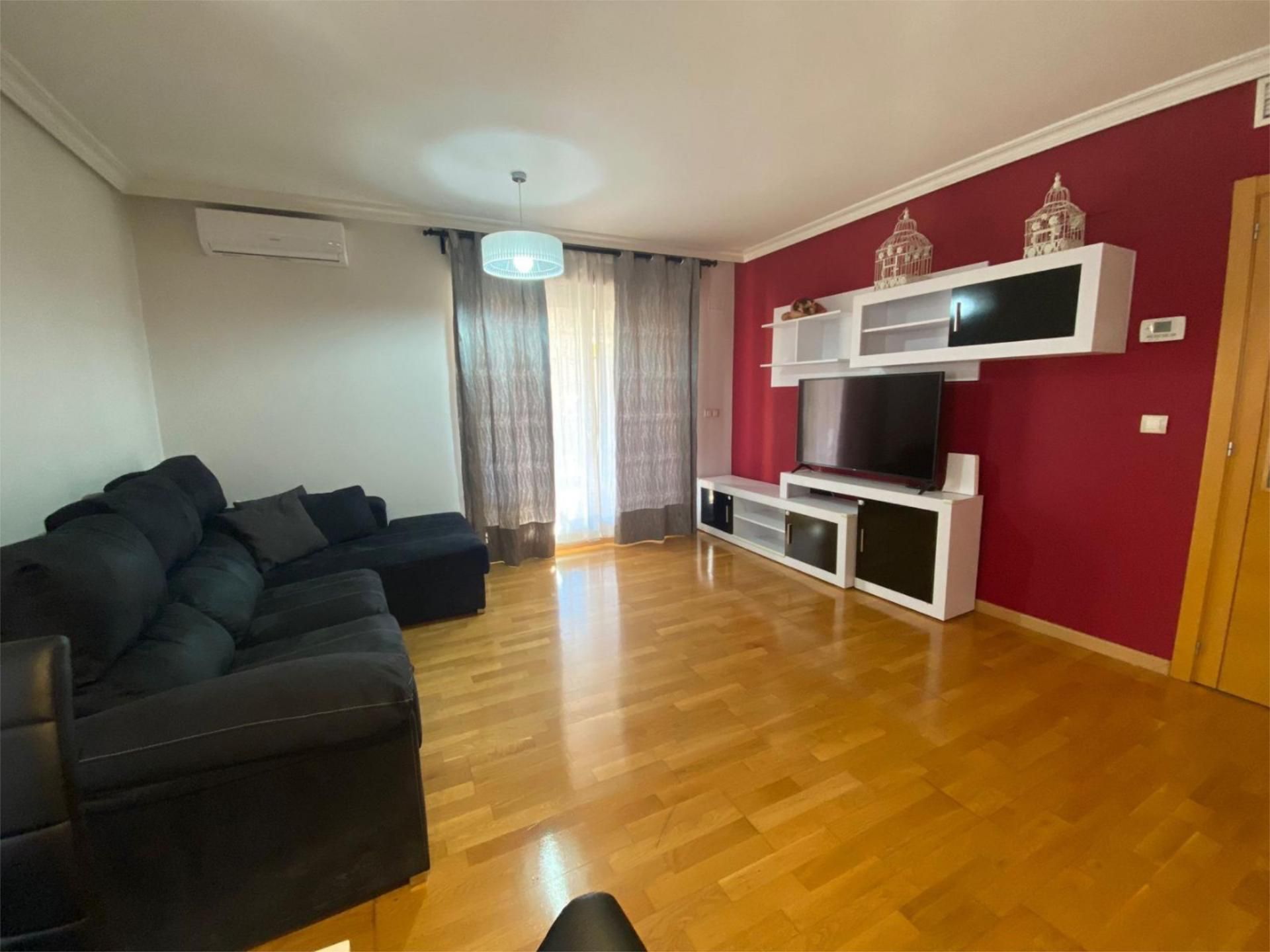 Pis en venda a Calle Encina, 2, Yebes - Valdeluz Sala d'estar de Pis en venda en Yebes amb Aire condicionat, Terrassa i Piscina