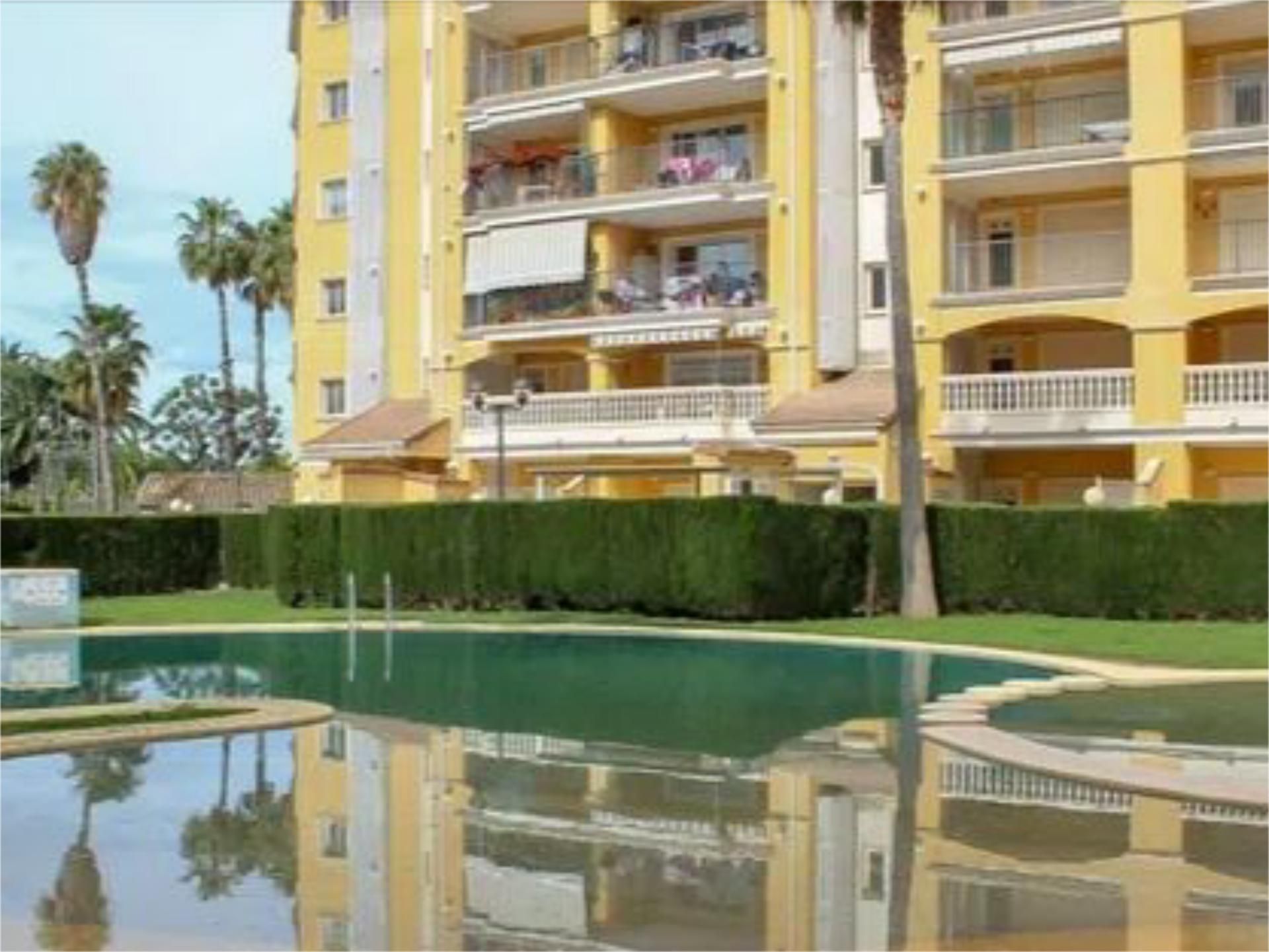 Vista exterior de Piso de alquiler en Dénia con Aire acondicionado, Terraza y Piscina