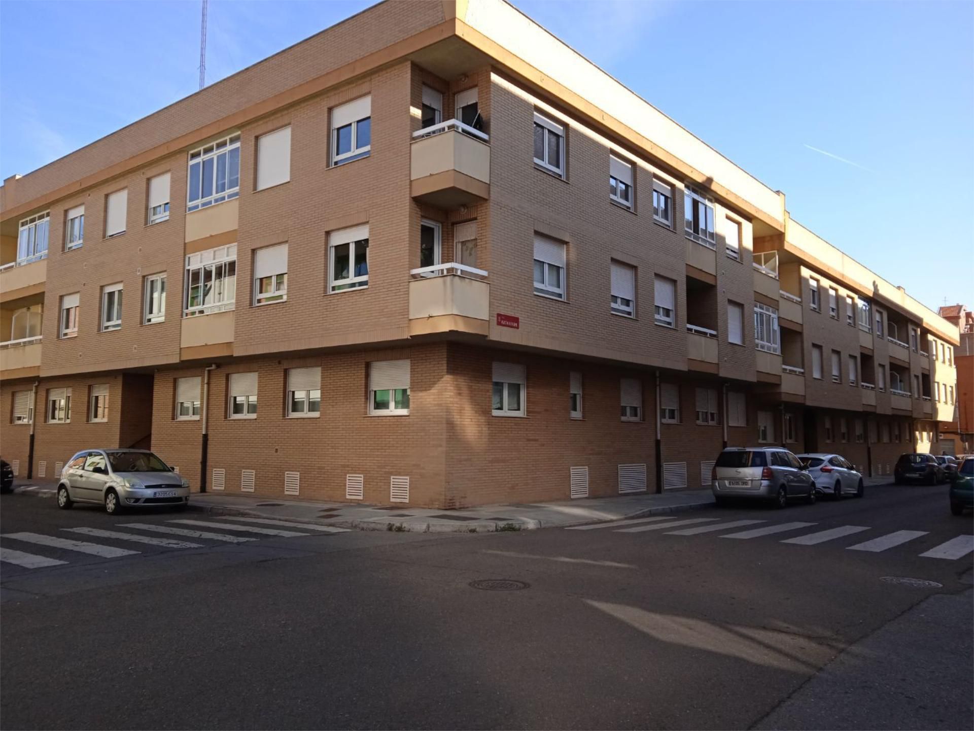 Vista exterior de Pis en venda en León Capital  amb Terrassa i Balcó