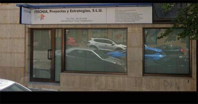 Local comercial en Alquiler en Avenida París, 31 en Ruta de la Plata