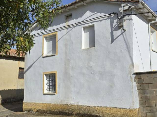 Piso en Venta en Calle Bajera, 19 en Almanza