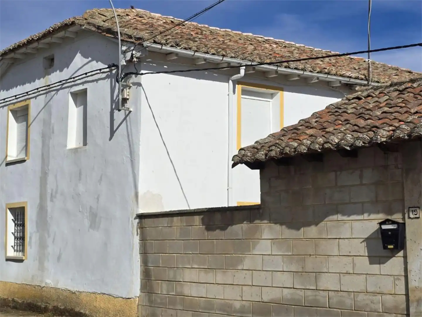 Vista exterior de Piso en venta en Almanza