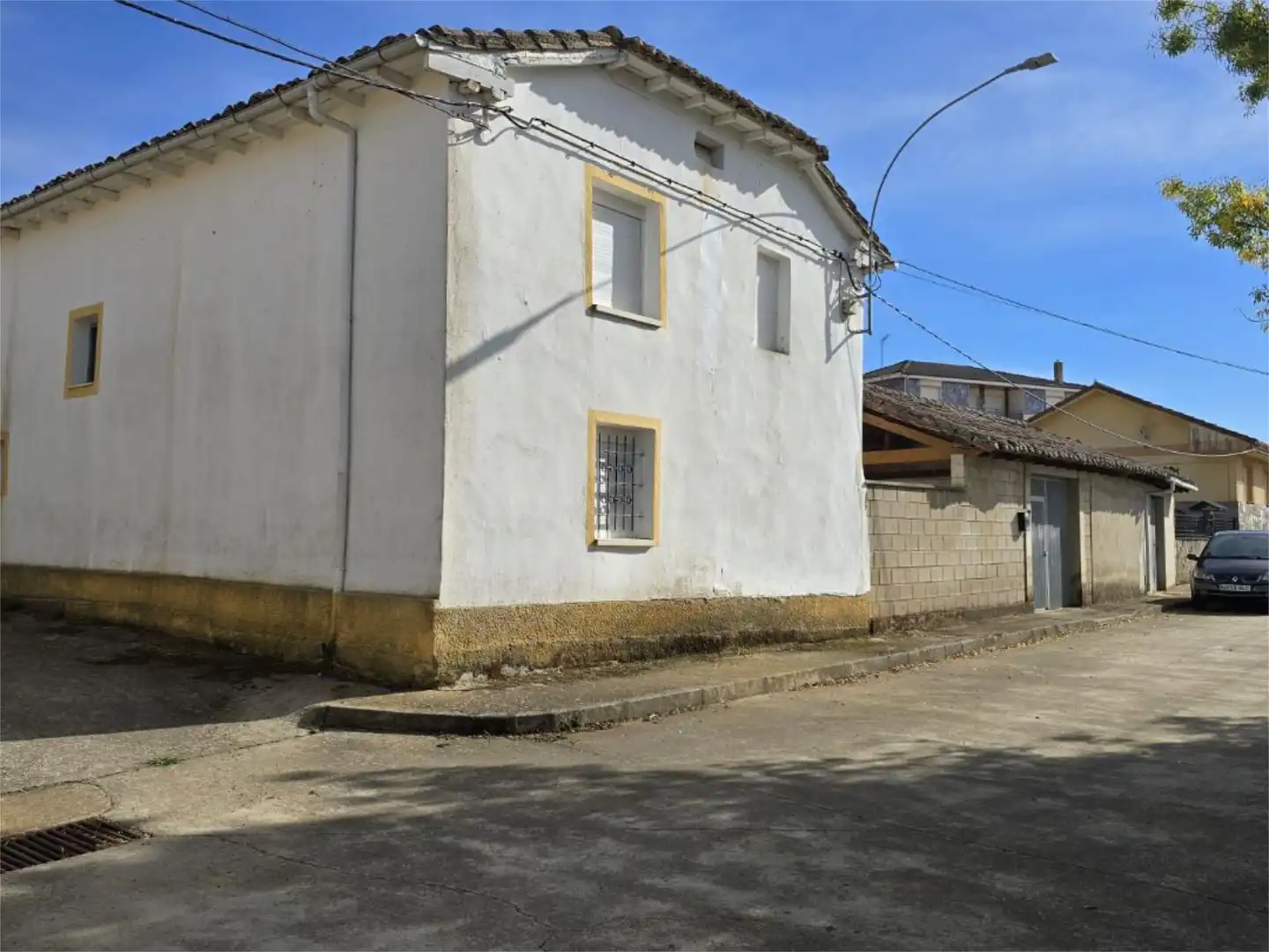 Vista exterior de Piso en venta en Almanza