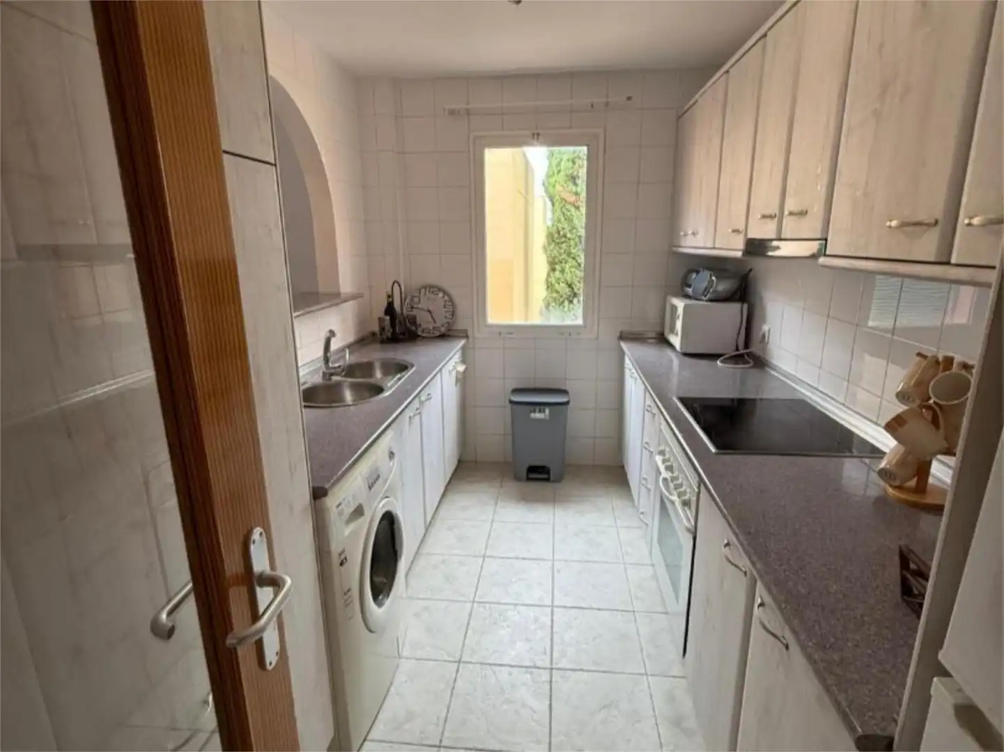 Apartament de lloguer a Calle Betula, 3, La Capellanía - El Higuerón Cuina de Apartament de lloguer en Benalmádena amb Aire condicionat, Terrassa i Piscina