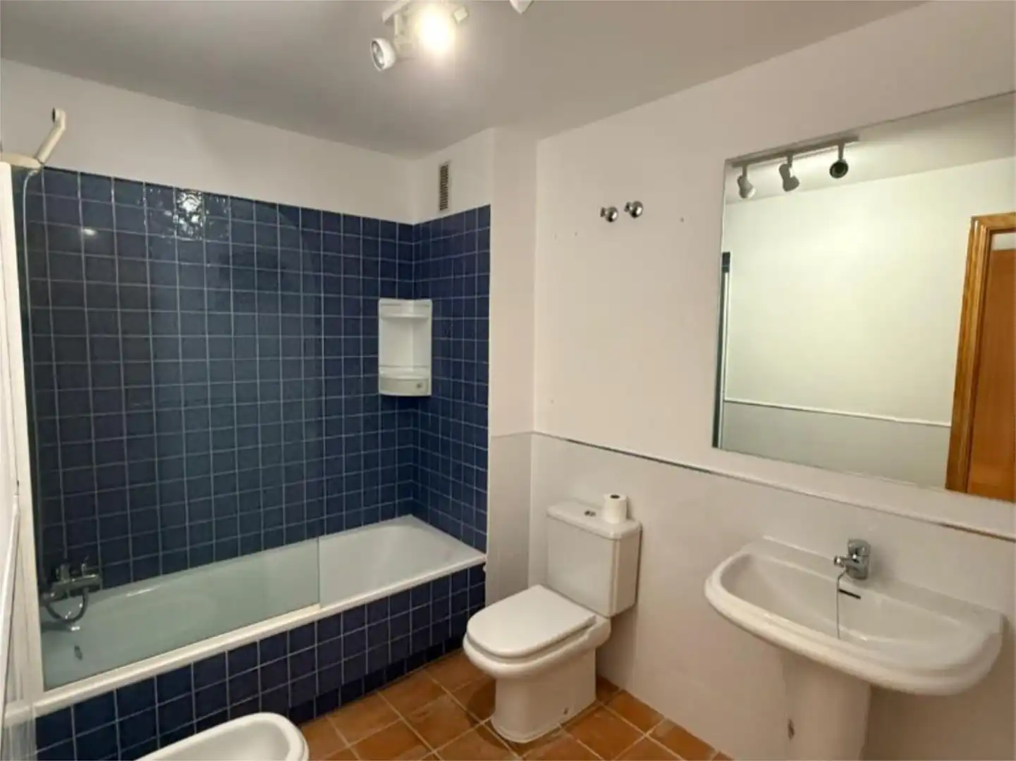Apartament de lloguer a Calle Betula, 3, La Capellanía - El Higuerón Bany de Apartament de lloguer en Benalmádena amb Aire condicionat, Terrassa i Piscina