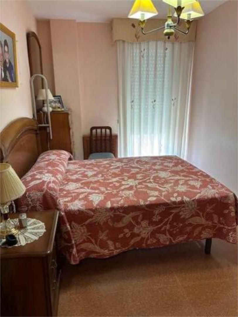 Habitación de Piso de alquiler en  Zaragoza Capital con Amueblado