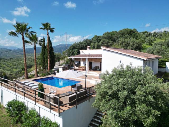 Finca rústica en Venta en Avenida Andalucía, 19 en Alozaina