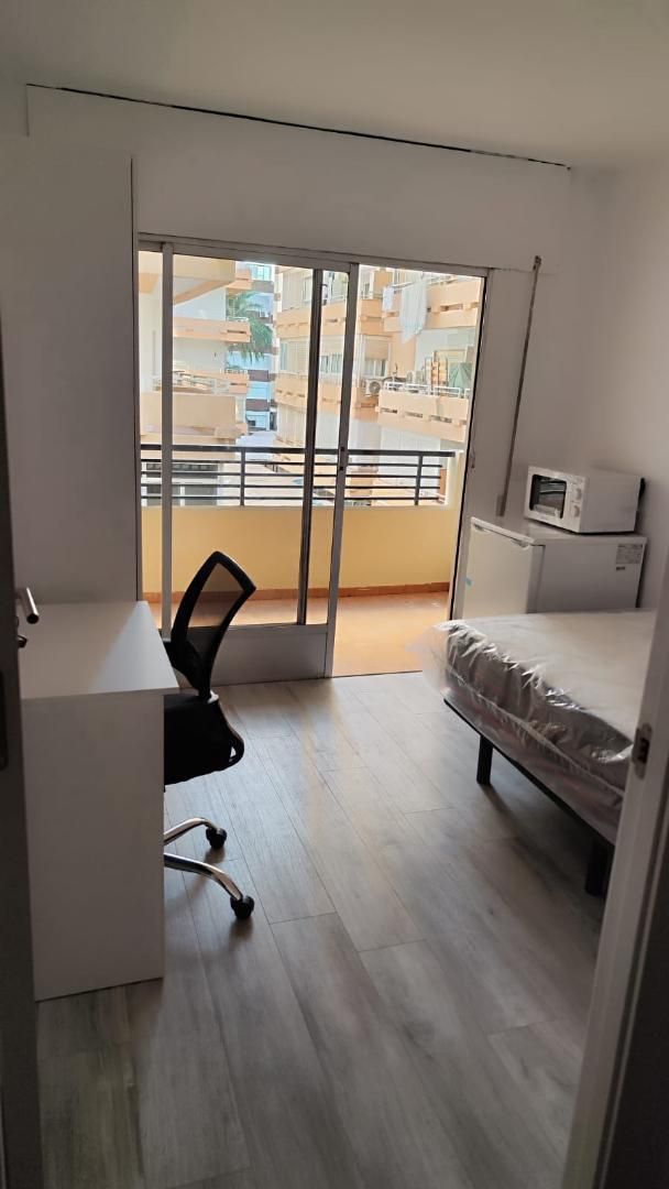 Bedroom of Flat to rent in  Almería Capital  with Parquet flooring, Terrace and Furnished