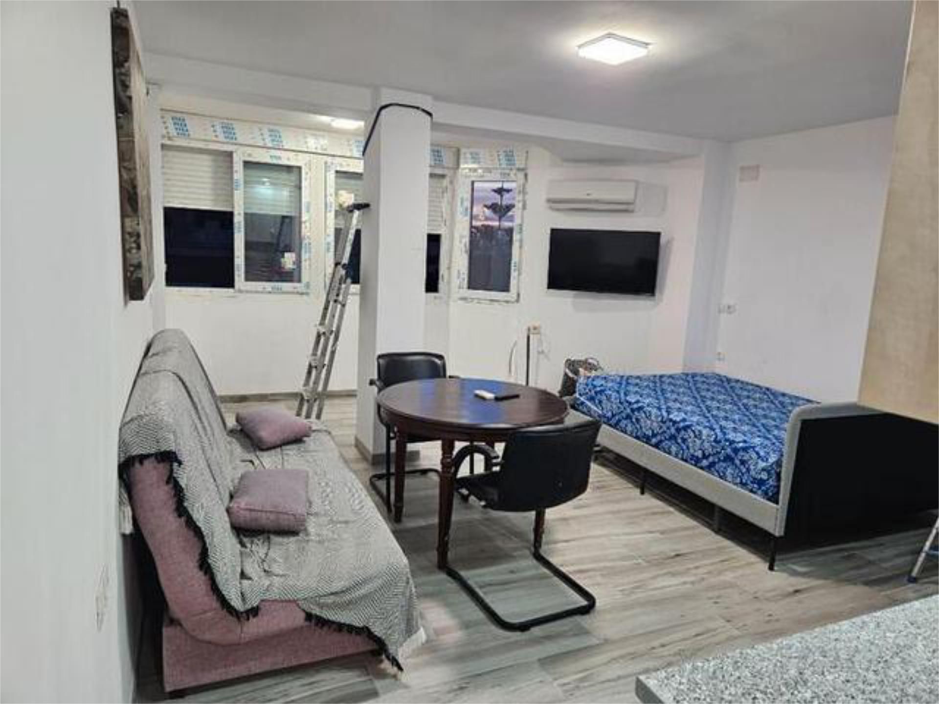 Study to rent in Paseo Marítimo de Levante Bedroom of Study to rent in Vélez-Málaga  with Private garden, Swimming Pool and Furnished