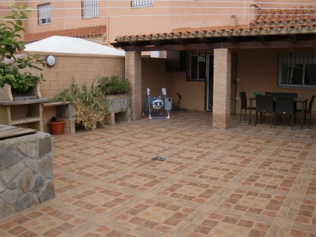 Piso en Alquiler en Calle Parroco D. Agustín González Cabrera, 42 en Gines