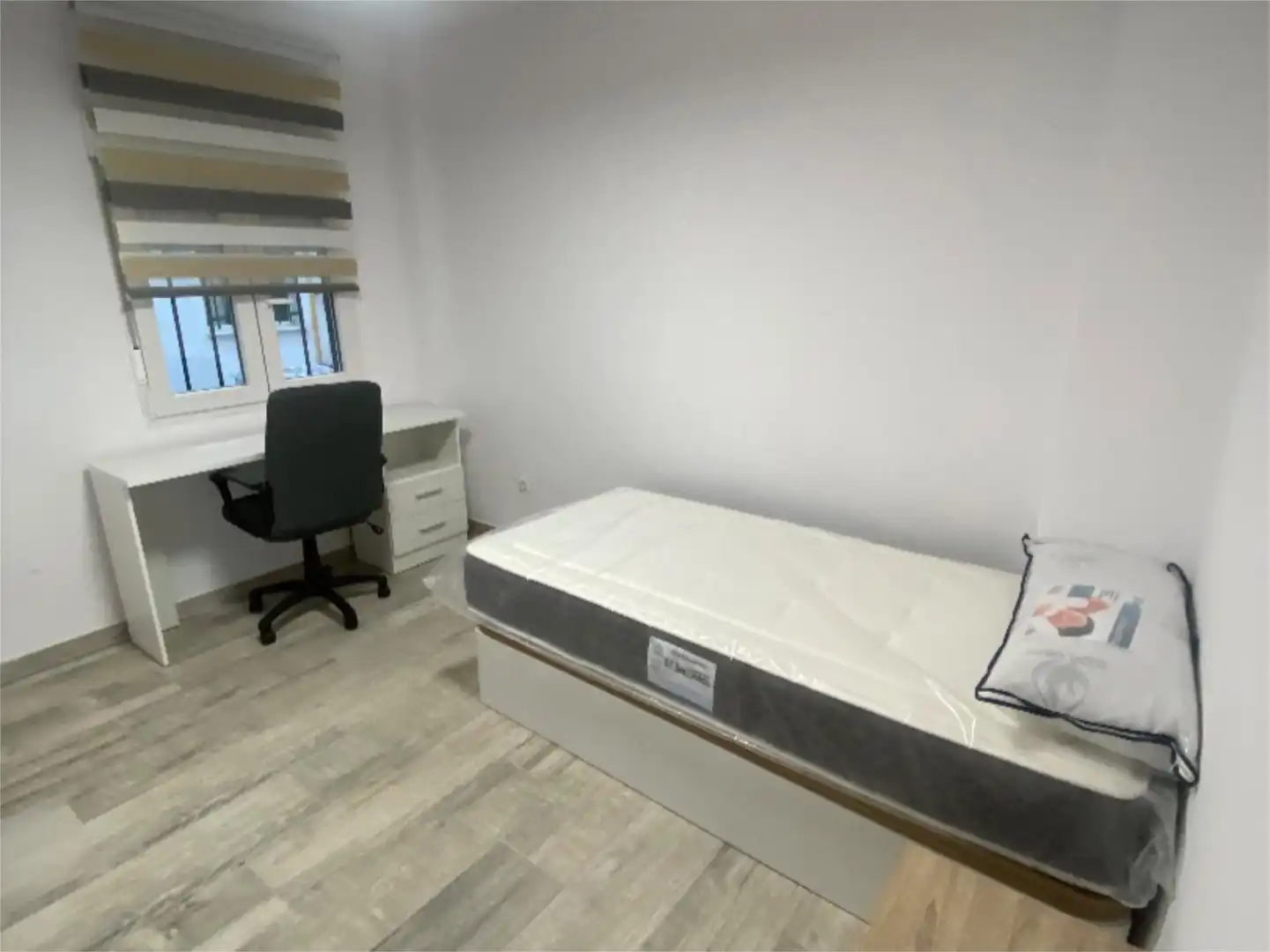 Wohnung zur Miete in Calle Primavera, 5, El Torrejón - El Cerezo Schlafzimmer von Wohnung zur Miete in Sevilla Capital mit Klimaanlage