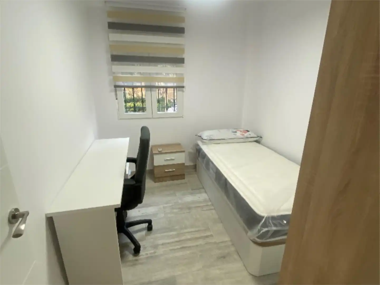 Wohnung zur Miete in Calle Primavera, 5, El Torrejón - El Cerezo Schlafzimmer von Wohnung zur Miete in Sevilla Capital mit Klimaanlage