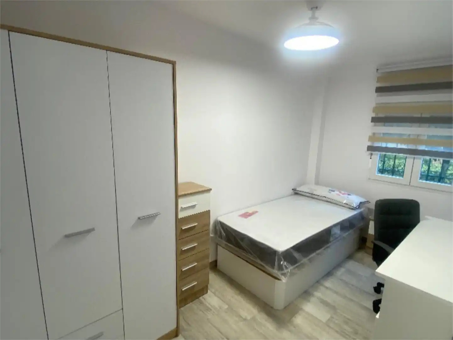 Wohnung zur Miete in Calle Primavera, 5, El Torrejón - El Cerezo Schlafzimmer von Wohnung zur Miete in Sevilla Capital mit Klimaanlage